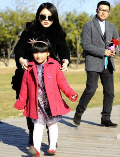 网曝明星家庭代言价目表 王诗龄一家1500万居