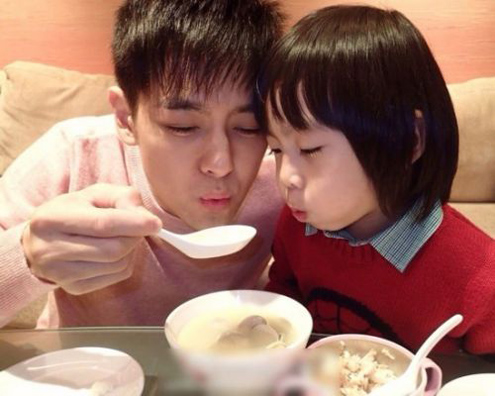 网曝明星家庭代言价目表 王诗龄一家1500万居