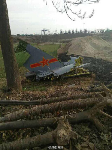 一飞机今天下午在陕西渭南市郊坠毁起火