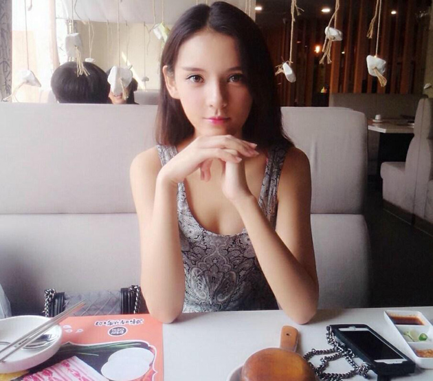 王健林独子王思聪嫩模女友私照曝光 神似AV女