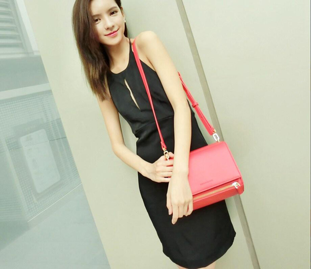 王健林独子王思聪嫩模女友私照曝光 神似AV女