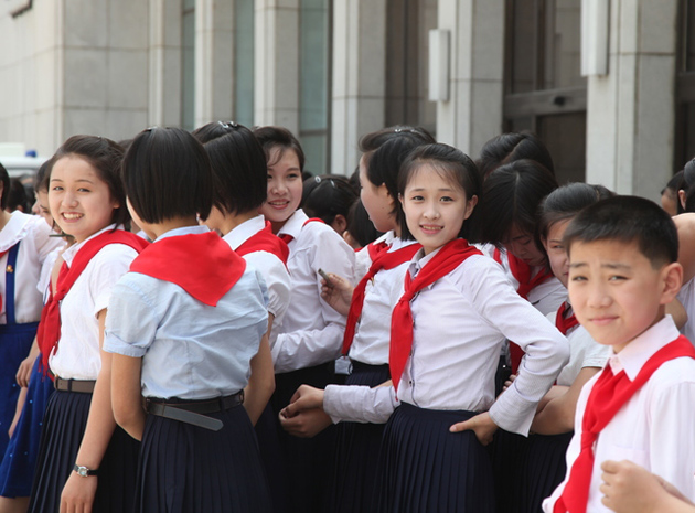 朝鲜女学生大揭秘:大多能歌善舞 清纯动人