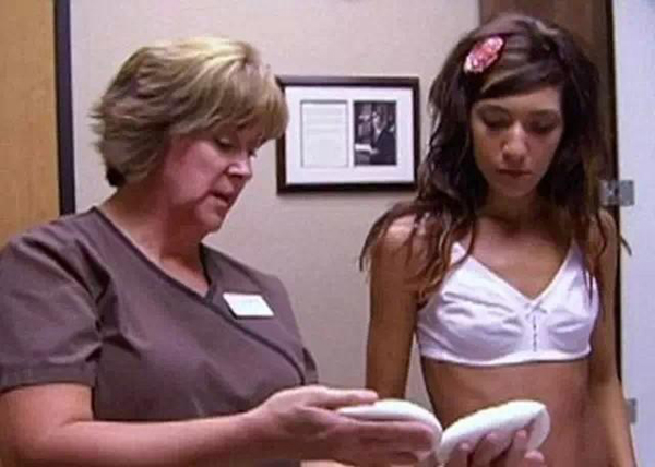 外国<em>女孩丰胸</em>手术全过程实拍图 看完你还敢动