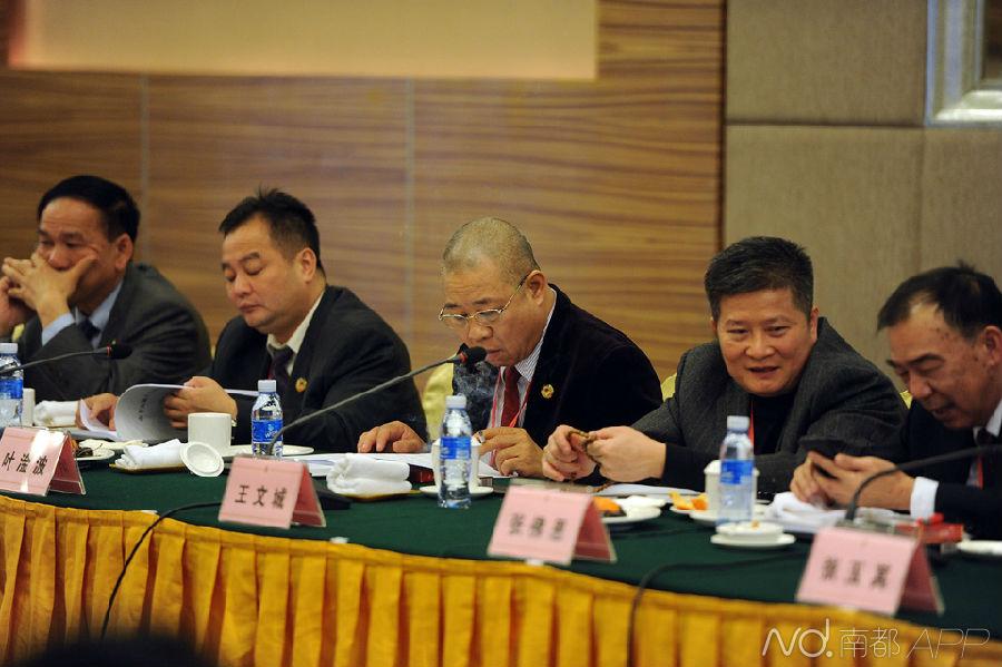 无人发言的尴尬政协会议 东莞富豪集体沉默扮