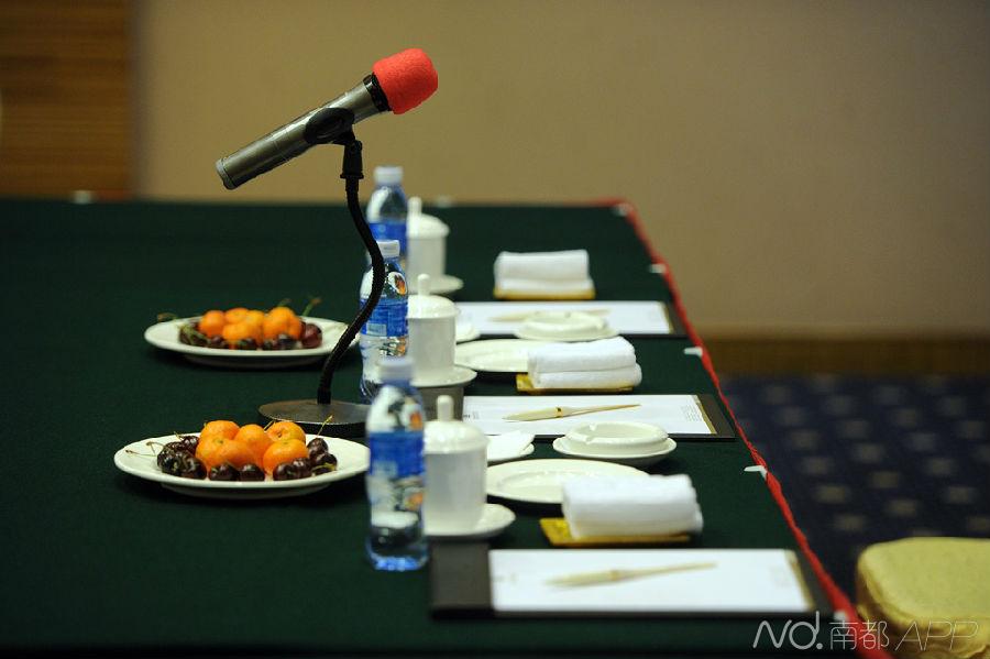 无人发言的尴尬政协会议 东莞富豪集体沉默扮