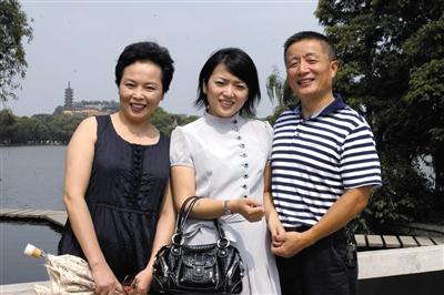 父女连续35年同地点拍照:持之以恒的习惯▏ 华