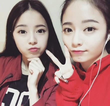 双胞胎姐妹走红网络 一大波私房照被挖出(组图