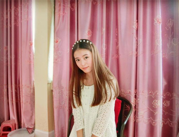 <em>双胞胎姐妹</em>走红网络 一大波<em>私房照</em>被挖出(组图