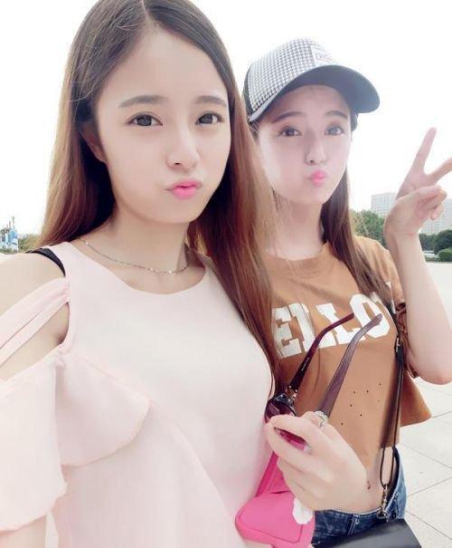 南最美的女人走红 美貌不输四川<em>双胞胎姐妹</em>花