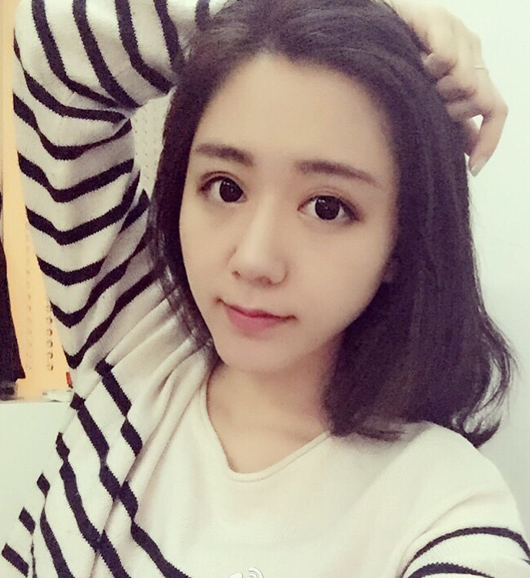 中国地大校花张懿方走红 长相清纯酷爱设计▏ 中国地大校花 校花张懿方 校花照片_社会新闻_南方网
