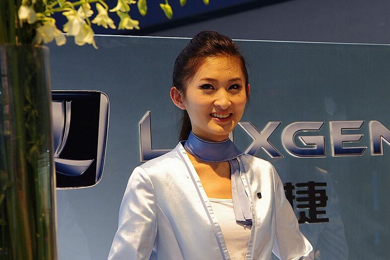 上海车展没车模? <em>前台</em>、销售连<em>清洁工</em>都是<em>美女</em>