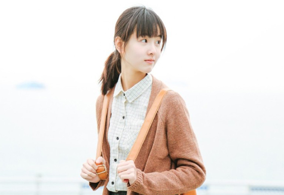 南航校花陈都灵走红 女孩怎样才能给人清纯之