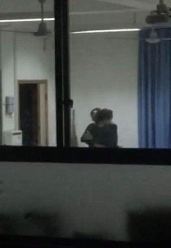 重庆一中学老师与<em>女生</em>不雅<em>行为</em> 禽兽男老师对