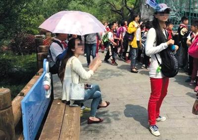 上海学生撑伞事件女教师哭诉经过:我错了▏ 