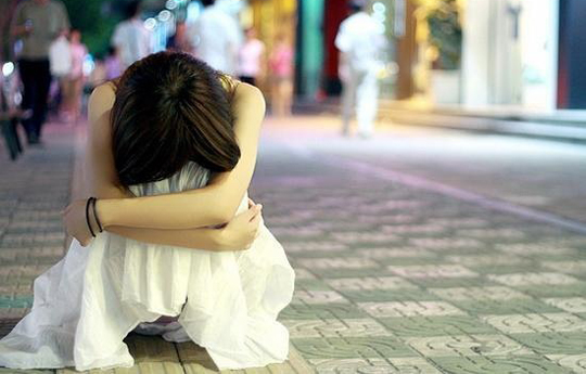 <em>姐妹互换丈夫</em>剧情比<em>小说</em>离奇 姐夫带小姨子玩