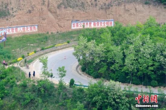 陕西大巴车坠崖事故续:国务院调查组抵达现场