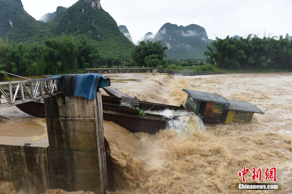 广西蒙山遭受暴雨袭击 洪水气势堪比98年洪灾