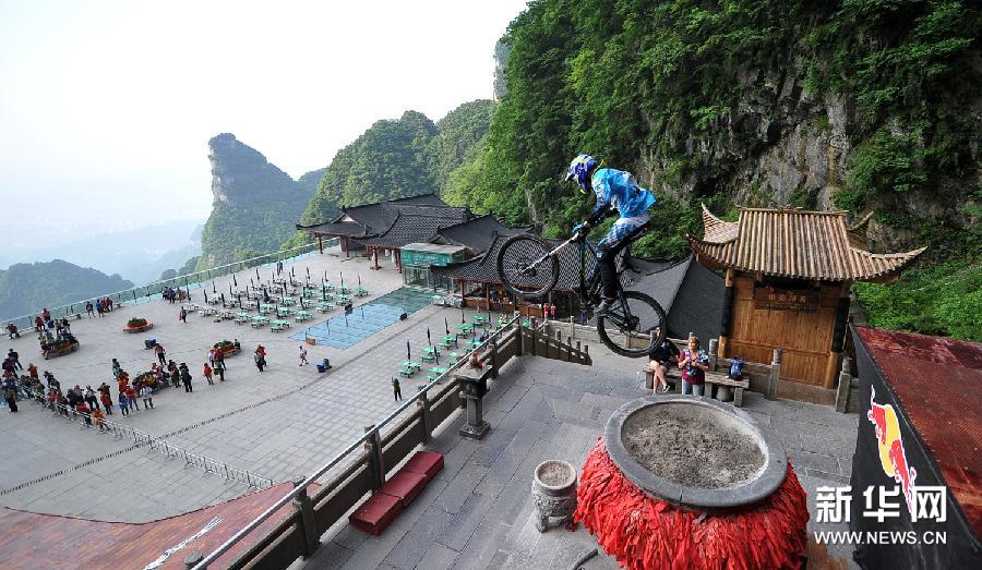 2016天门山速降赛视频_天门山天梯速降赛_天门山速降赛直播地址