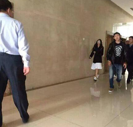 黄晓明baby青岛领证结婚 粉丝已集体心碎哭晕