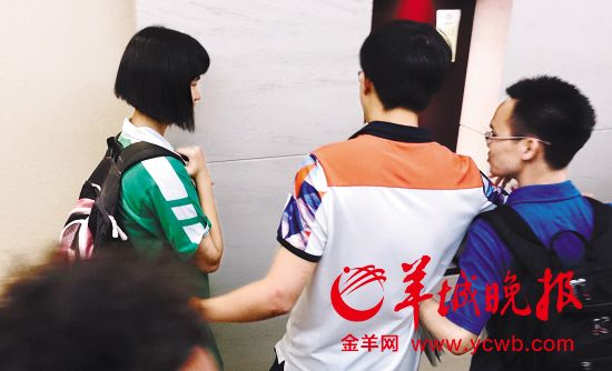 清华北大抢学生:为了高分小<em>美眉</em>左右夹攻(组图