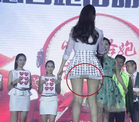 <em>马苏</em>回应走光事件 <em>穿超短裤</em>上台阶时不慎露臀