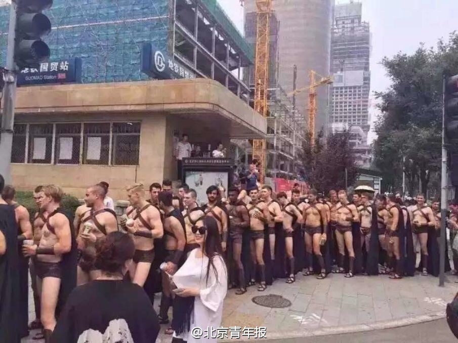 骁勇善战的 斯巴达勇士 被北京警察制服▏斯巴