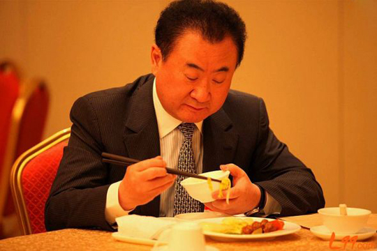 全球华人富豪榜王健林登顶 网友:又不影响我排名