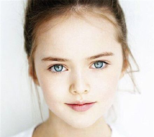 <em>俄9岁女模被赞</em> 第一美少女 随便一躺就有超模