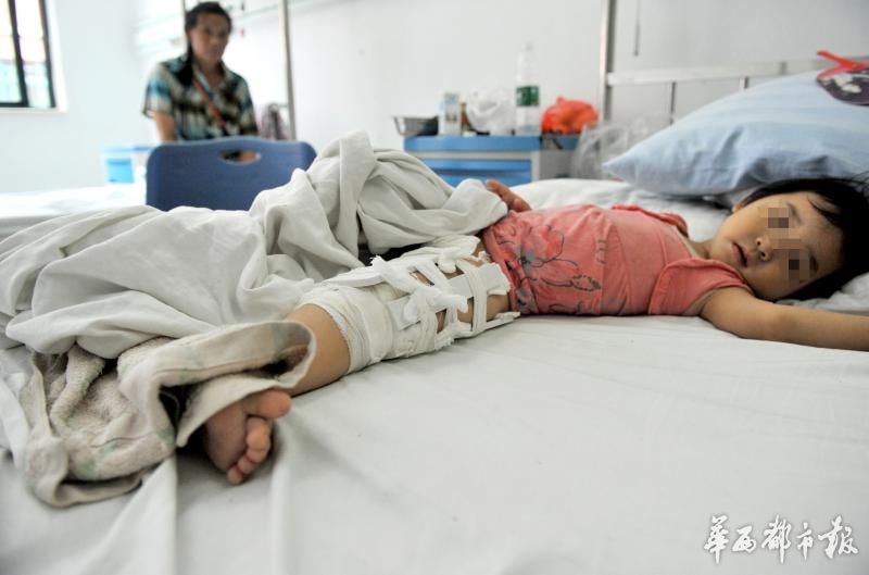 两岁半女童连玩蹦床4小时 左腿骨折(图)▏左腿