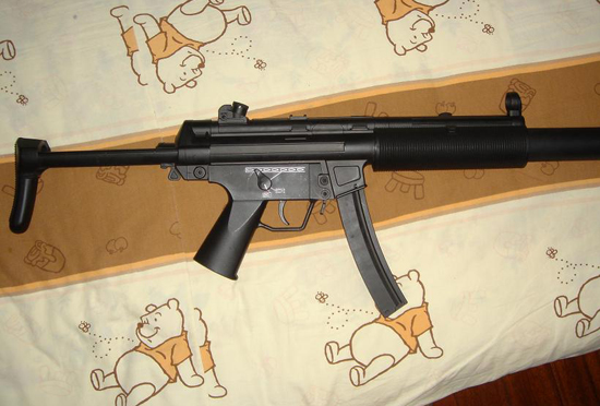 仿真枪网上滥售专人送货兼保修 或涉严重刑事