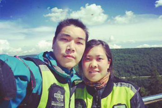  情侣辞职骑游中国 :遭遇泥石流 翻越火焰山(图)