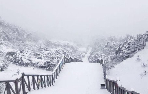  云南多地十月降雪  大理、香格里拉雪景醉人(组
