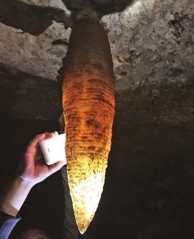 农民打井 挖出 万年溶洞似宫殿 起初以为是 古墓 