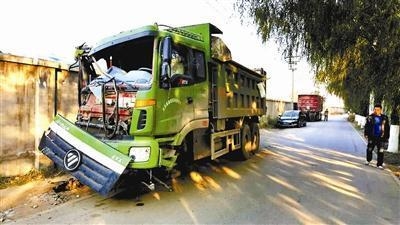  男子遭天价拖车费  天价拖车费调查:敲诈一个算