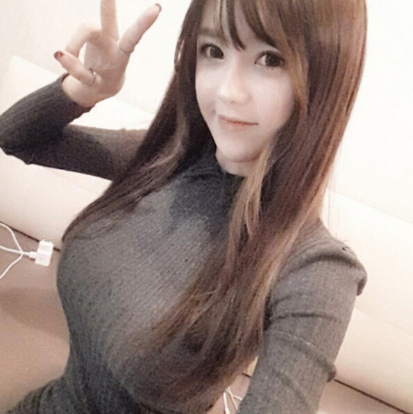 韩国女主播爆红(图)网友:清纯胸大!都快溢出来