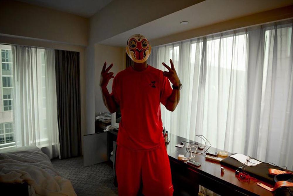 马布里获中国绿卡 北京人老马:写毛笔字喝茶▏