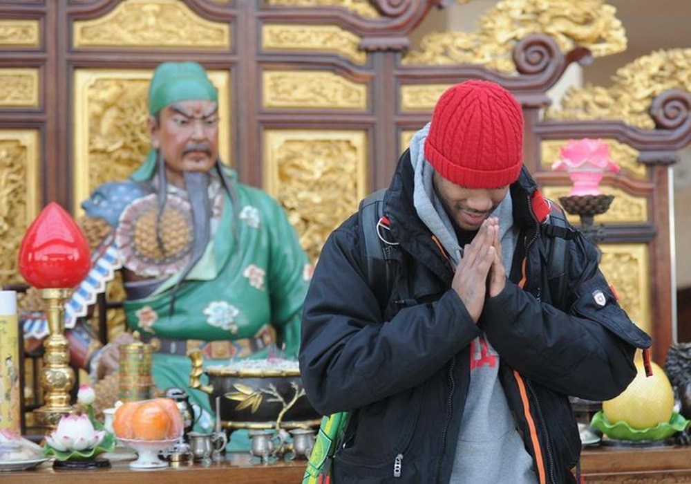 马布里获中国绿卡 北京人老马:写毛笔字喝茶▏