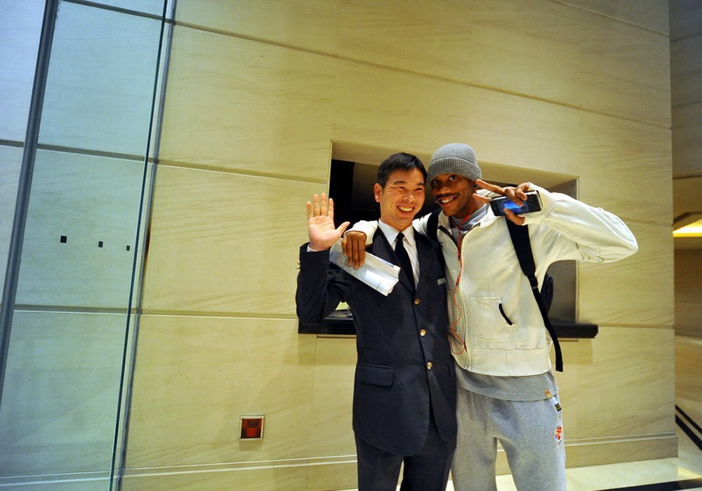 马布里获中国绿卡 北京人老马:写毛笔字喝茶▏