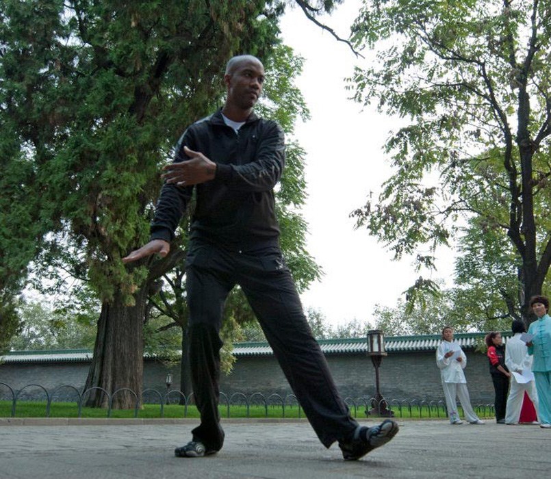 马布里获中国绿卡 北京人老马:写毛笔字喝茶▏