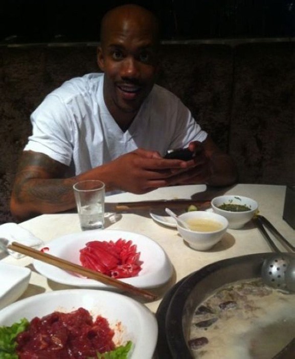 马布里获中国绿卡 北京人老马:写毛笔字喝茶▏