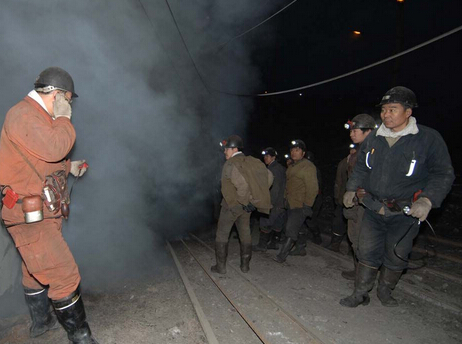 黑龙江鹤岗矿难逃生矿工自述惊魂一刻▏矿难 