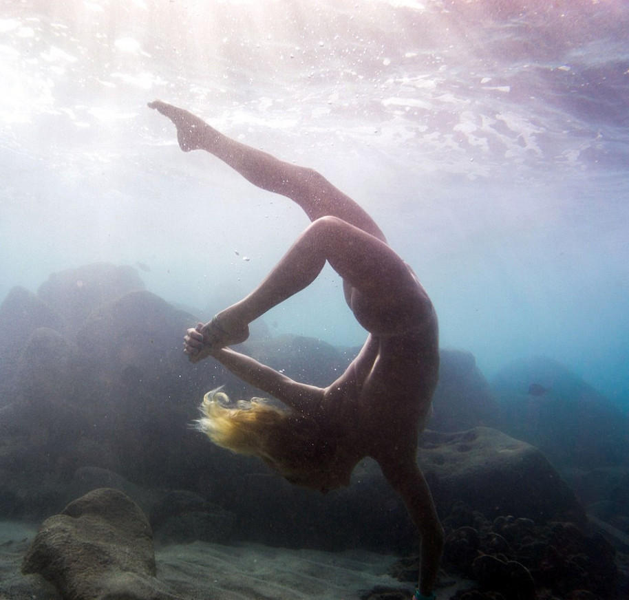 美女拍水下健身照 水下健身性感�@�G