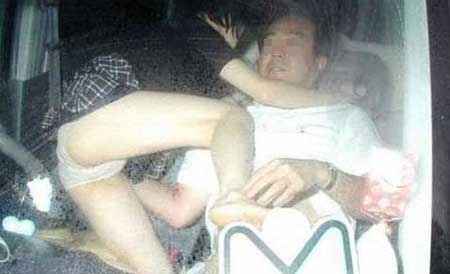  法官被曝上班通奸 (组图)监控直播激情三小时 盘