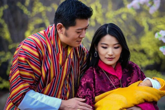不丹首位王子诞生(图) 揭秘国王和王后的罗曼蒂