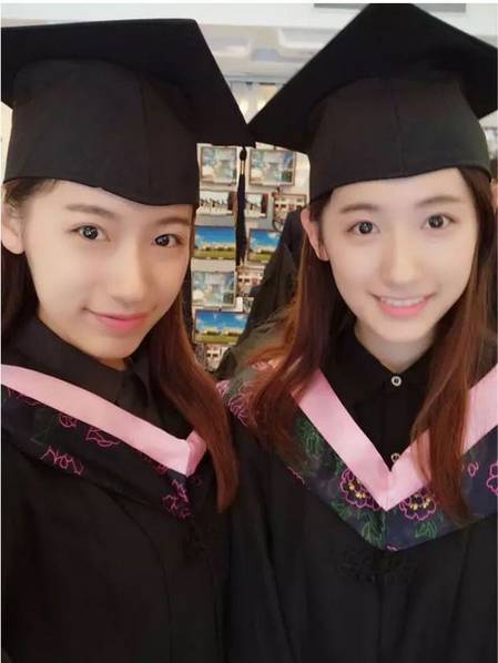 胞胎毕业前后照(组图)姐妹双双被哈佛研究生院