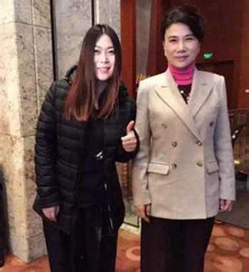  西单女孩身价过亿 (组图):成功秘诀全揭秘 你也