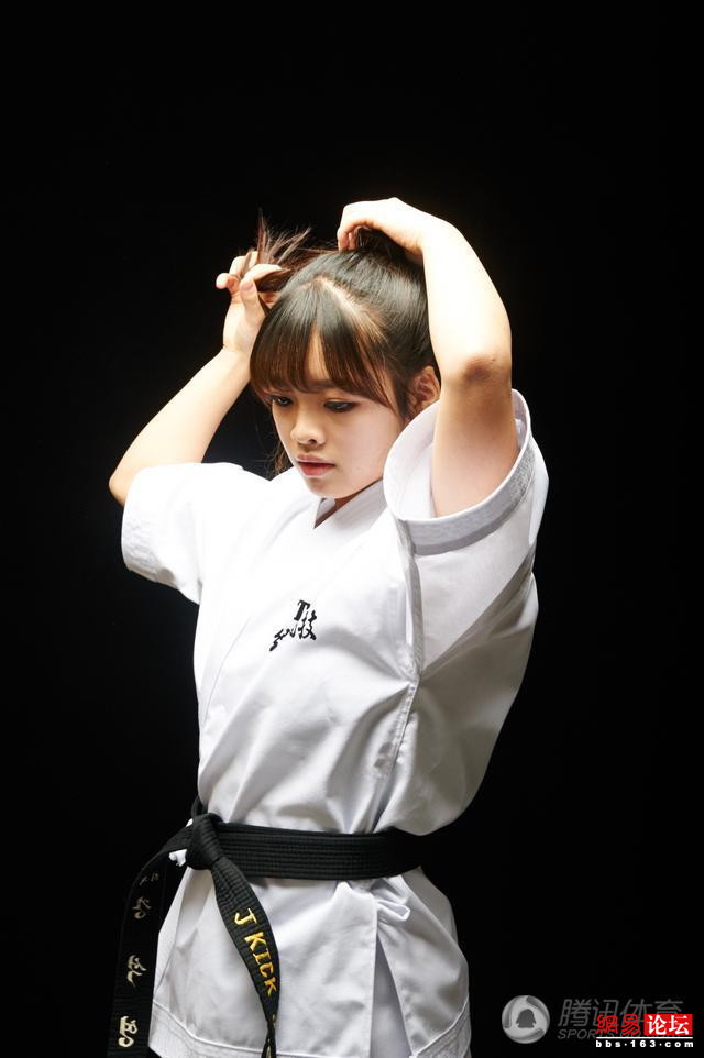  格斗巨人约会萝莉  组图:现实版美女与野兽▏