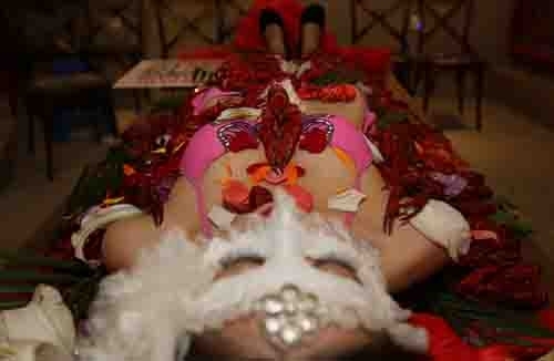  东莞美女人体盛宴  组图:激起男人两大原始欲望