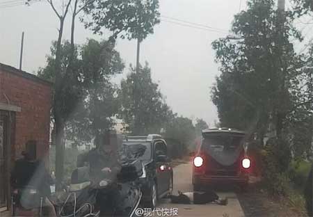 陕西 新郎被扒光泼狗血 拿灭火器喷 盘点各地婚