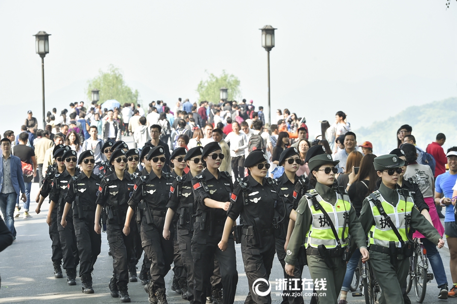 “拉风”女子巡逻队亮相杭州西湖